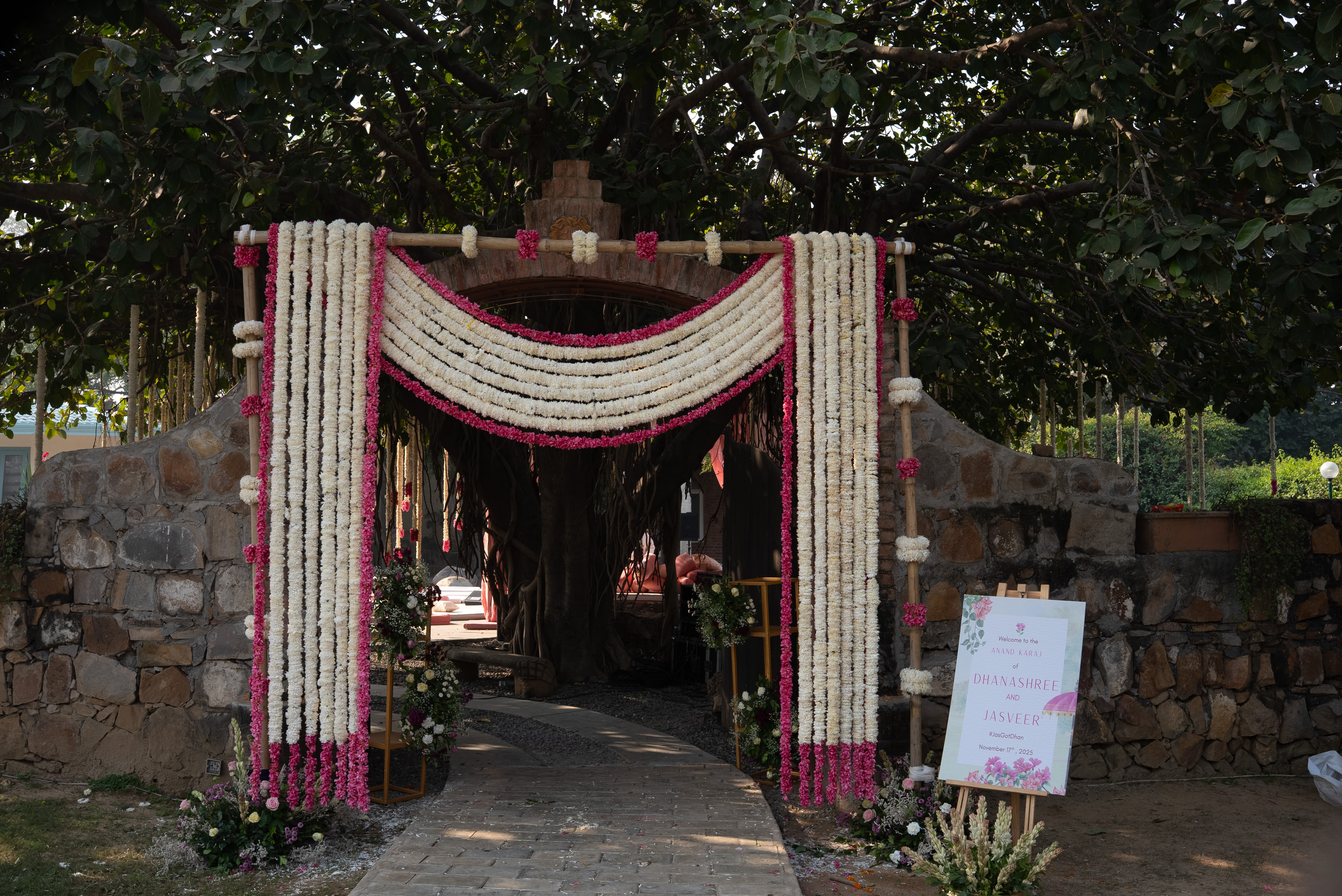 Entrance wedding decor