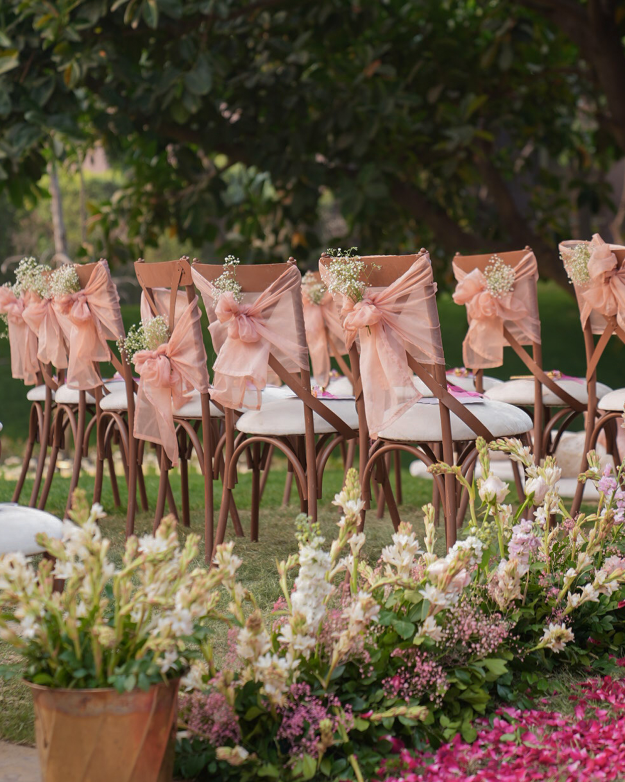 Blush bow chair setting