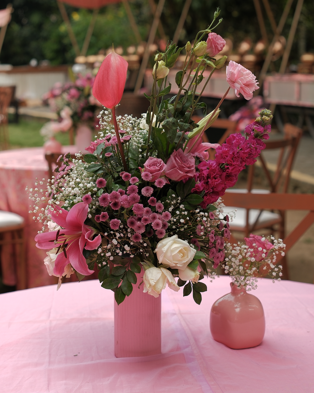 Pink floral table decor
